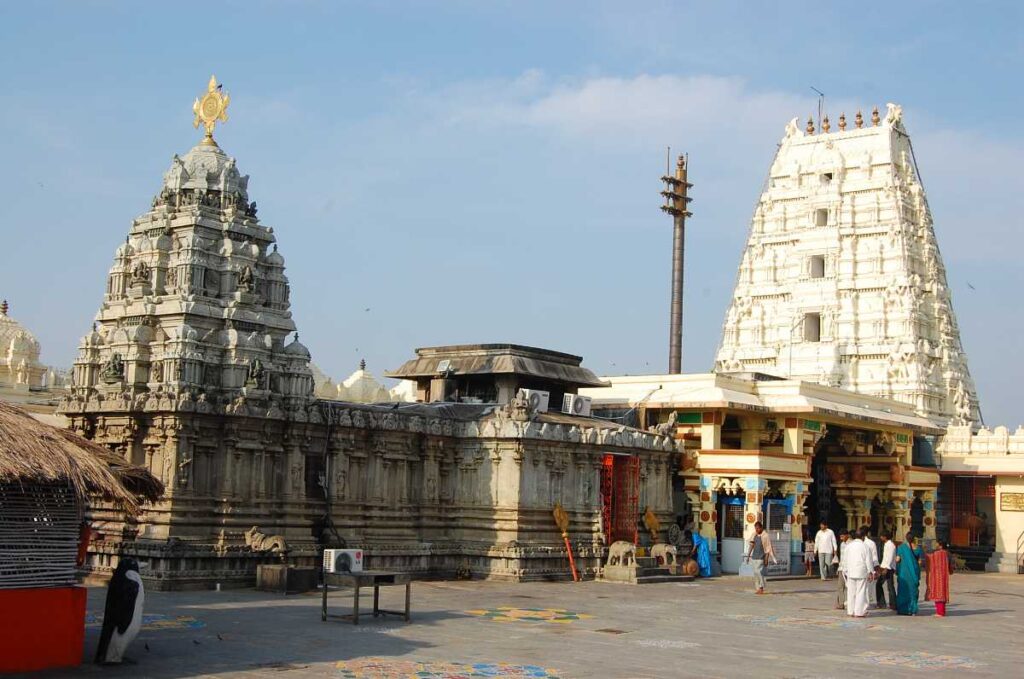 Most Popular and Powerful Vaayu Linga Temple to Visit in SriKalahasti 